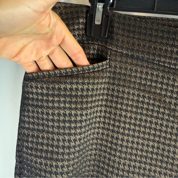 Chico's So Slimming Brigitte
Metallic Tiles Ankle Pant, Chicos Size: 3R - Picture 7 of 14